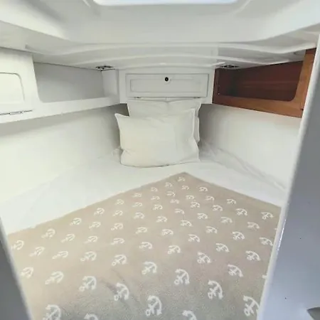 Vintage Sailboat Experience Hotel en barco