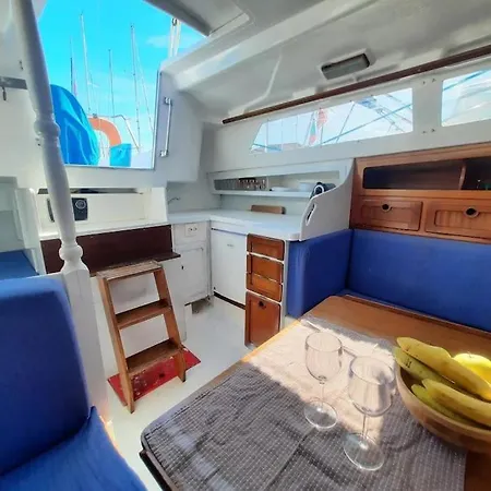 Hotel en barco Vintage Sailboat Experience *
