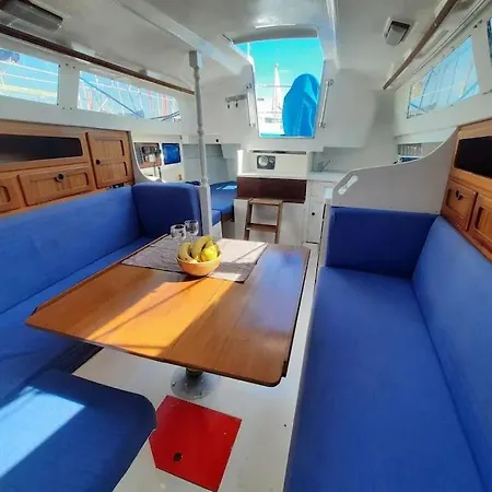 船上ホテル Vintage Sailboat Experience