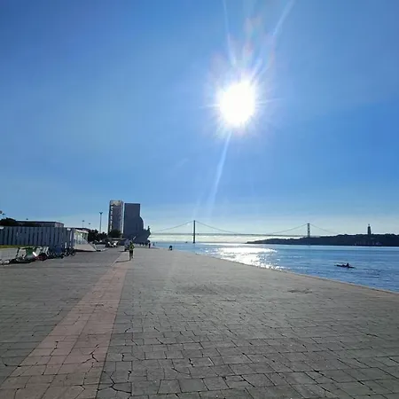 Vintage Sailboat Experience Botel *