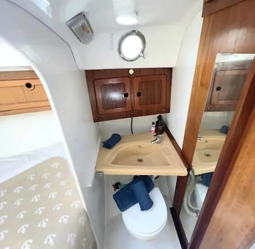 Vintage Sailboat Experience Lisbona