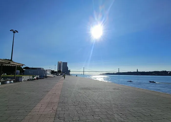 Vintage Sailboat Experience Botel *