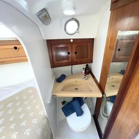 Vintage Sailboat Experience Lisbon