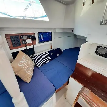 Vintage Sailboat Experience Botel Lisbon
