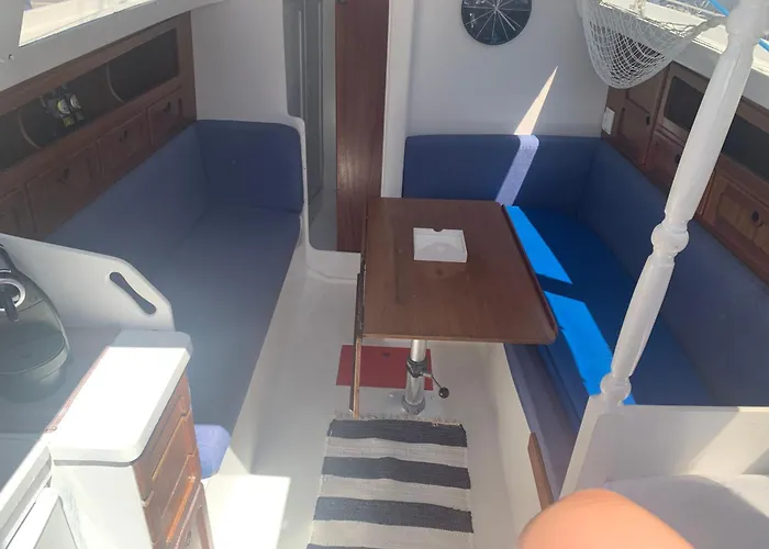 Vintage Sailboat Experience Lisboa