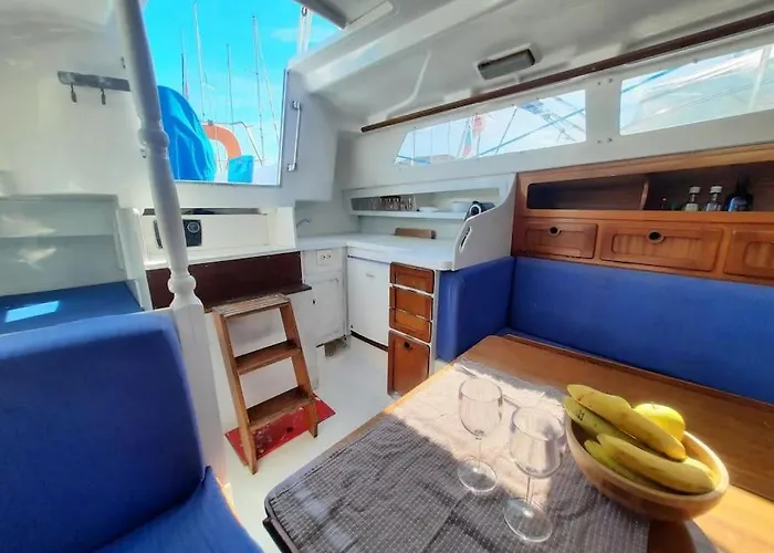 Πλωτό κατάλυμα Vintage Sailboat Experience *